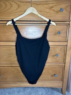Athleta Hermosa One Piece Swimsuit Black Womens Size Medium Capsule Classic